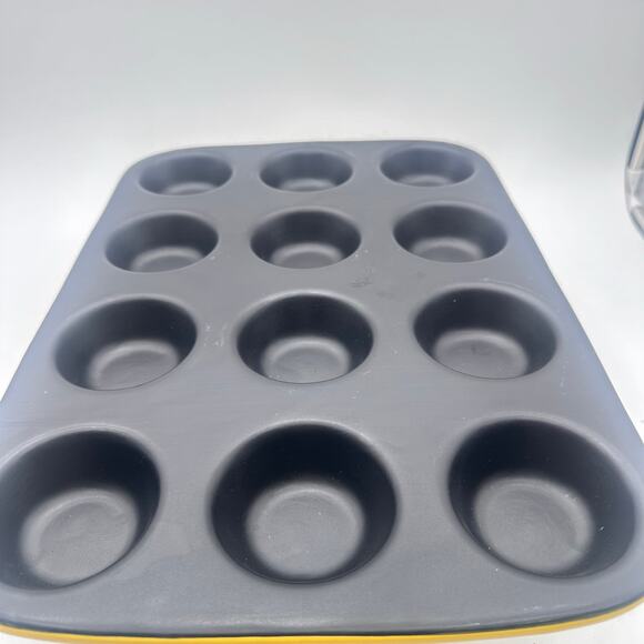 Enameled Cast Iron 12 Muffin Pan Yellow EUC heavy Non Stick cupcake pot mini pie - Picture 14 of 14